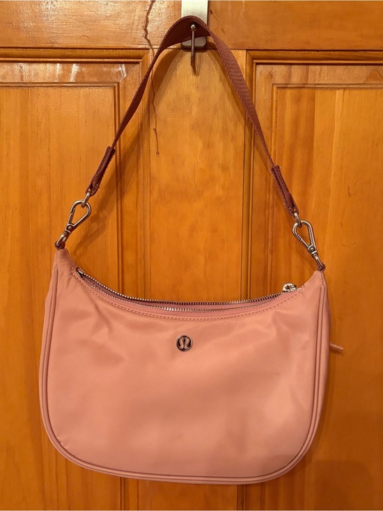 lululemon athletica Handbags - Lululemon shoulder bag